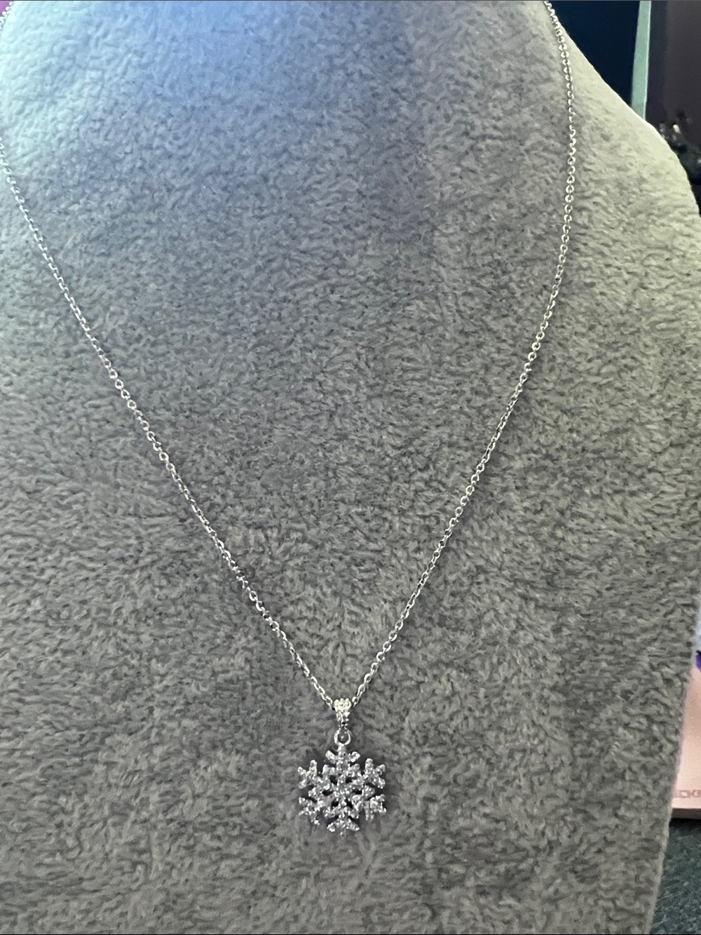 Dainty Silver Snowflake Pendant Necklace - Women Jewelry